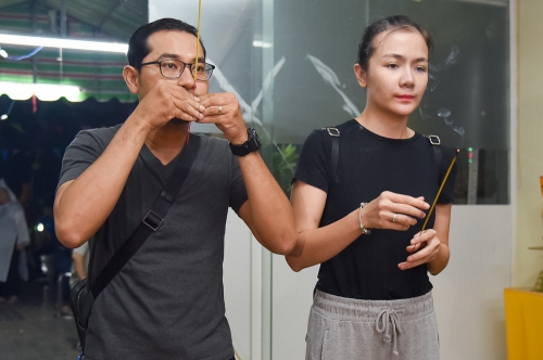 Võ Tòng, bé An của Đất Phương Nam viếng nghệ sĩ Nguyễn Hậu